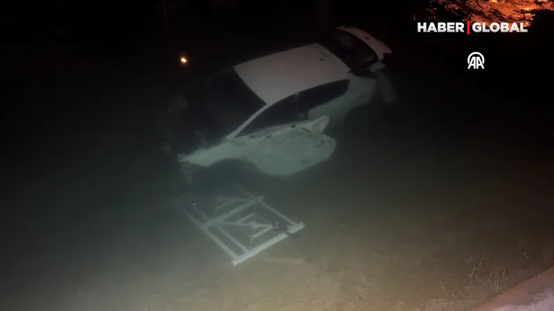 Otomobil sulama kanalına uçtu: 3 yaralı