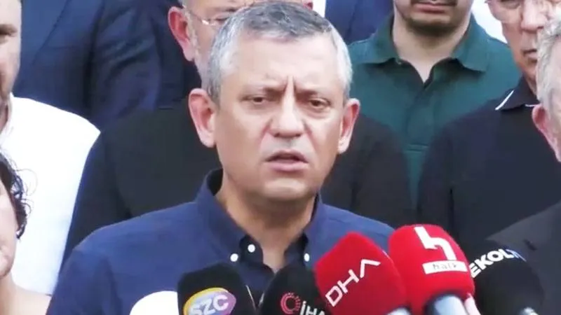 Özgür Özel'den Şok İddia: Bakan Koca WhatsApp Grubu mu Kurdu?