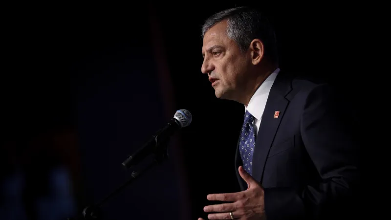 Özgür Özel'den Gurbetçilere Çağrı: Demokrasiyi Birlikte Savunacağız!