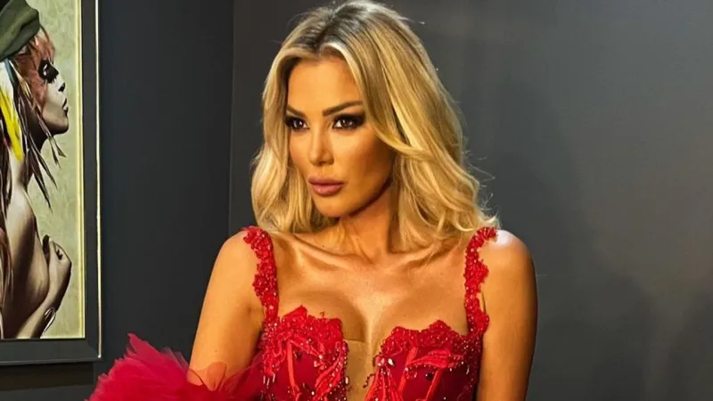 PETEK DİNÇÖZ YENİ GAZİNO'DA KULAKLARIN PASINI SİLDİ