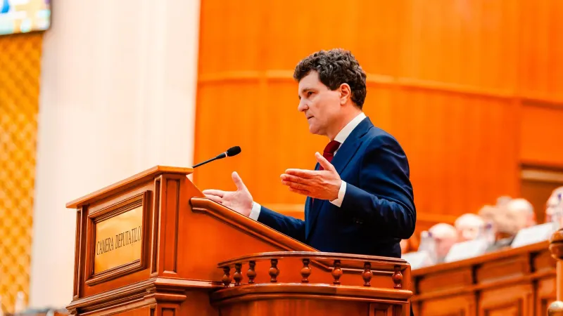 Romanya'nın yeni cumhurbaşkanı Nicuşor Dan, yemin ederek göreve başladı