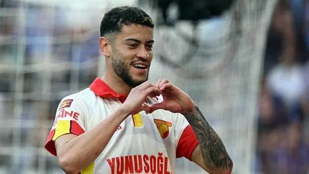 Romulo, Göztepe'de rekor peşinde