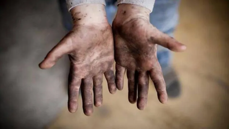 Sayıları milyonları buldu: Çocuklar okulda değil, tarlada, fabrikada...