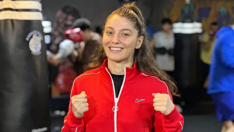 Seren Ay Çetin Survivor'da! Boksörün Sırları Ortaya Çıktı!