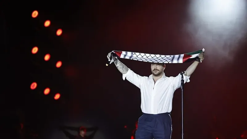 Sinan Akçıl'dan Edis'e Şok Gönderme! Sahne Karıştı!