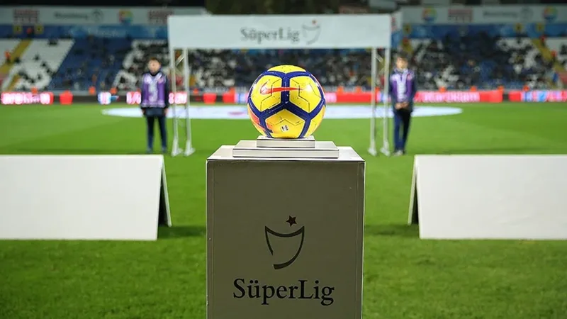 Süper Lig'de İstanbul Fırtınası! Gelecek Sezonun 18 Takımı Belli Oldu