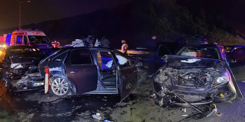 TEM Otoyolu’nda zincirleme kaza: 5 araç birbirine girdi, 7 yaralı