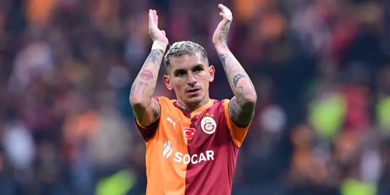 Torreira'ya Çiçekçi Şoku! Ünlü Futbolcudan Para Mı İstedi?