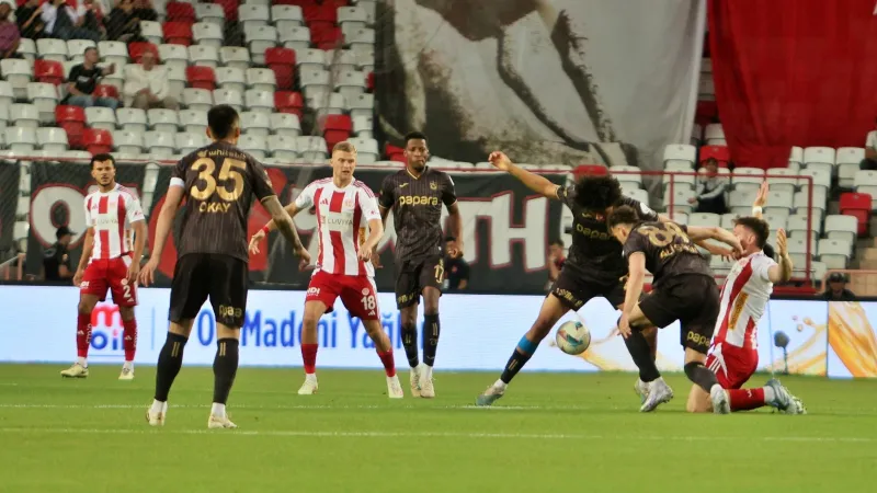 Trabzonspor Antalya'yı Deplasmanda Devirdi! Goller Kimden?
