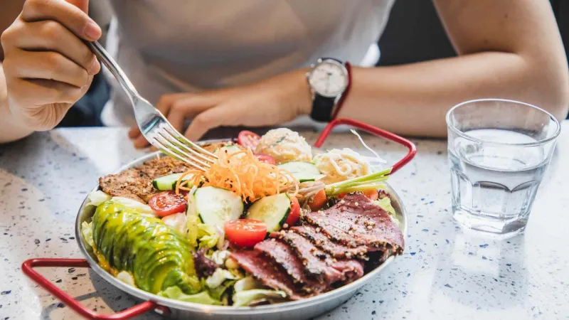 Yazın Ölümcül Besin Tuzağı! Doktorlar Uyardı: Soğuma Mekanizmanız Çökebilir!