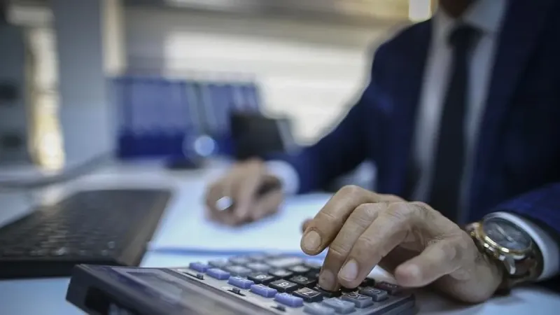 Memur Zammı Anketi: Ocak Maaşları Ne Kadar Artacak? Şok Rakamlar!