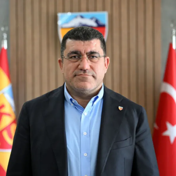 "Yerli ve yabancı futbolcularla görüşüyoruz"